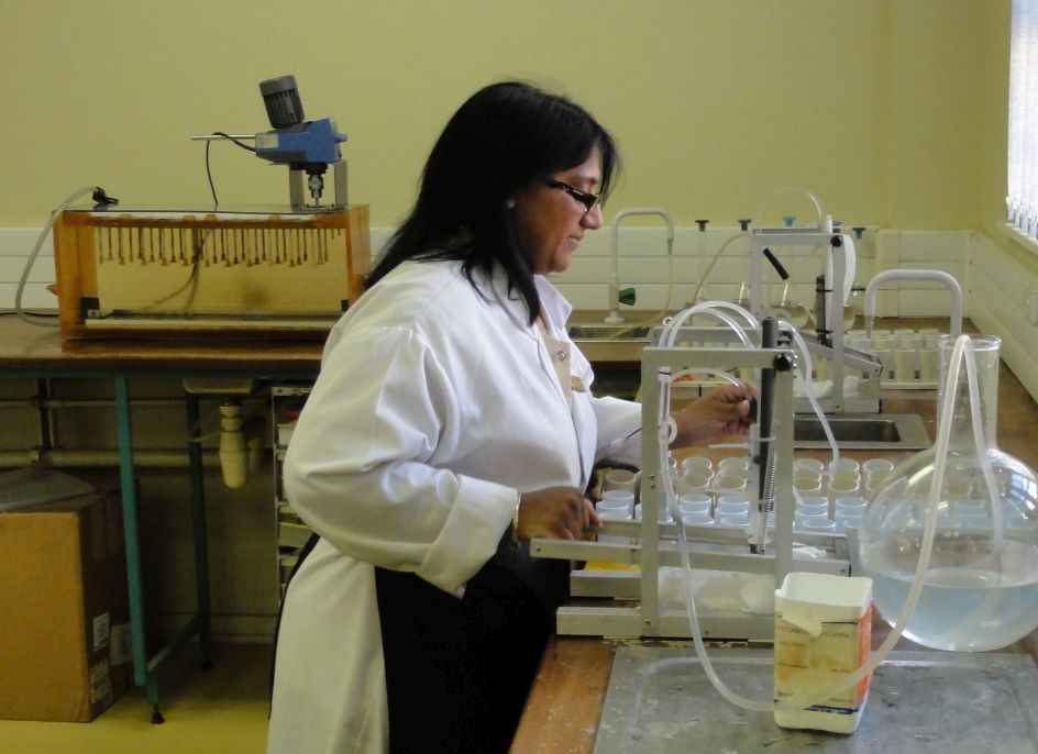 lab technician soil analysis