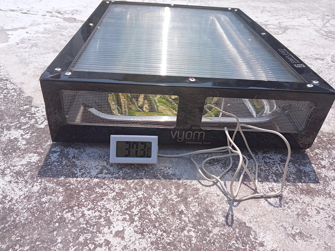 Solare Lebensmitteltrockner mit Temperaturanzeige